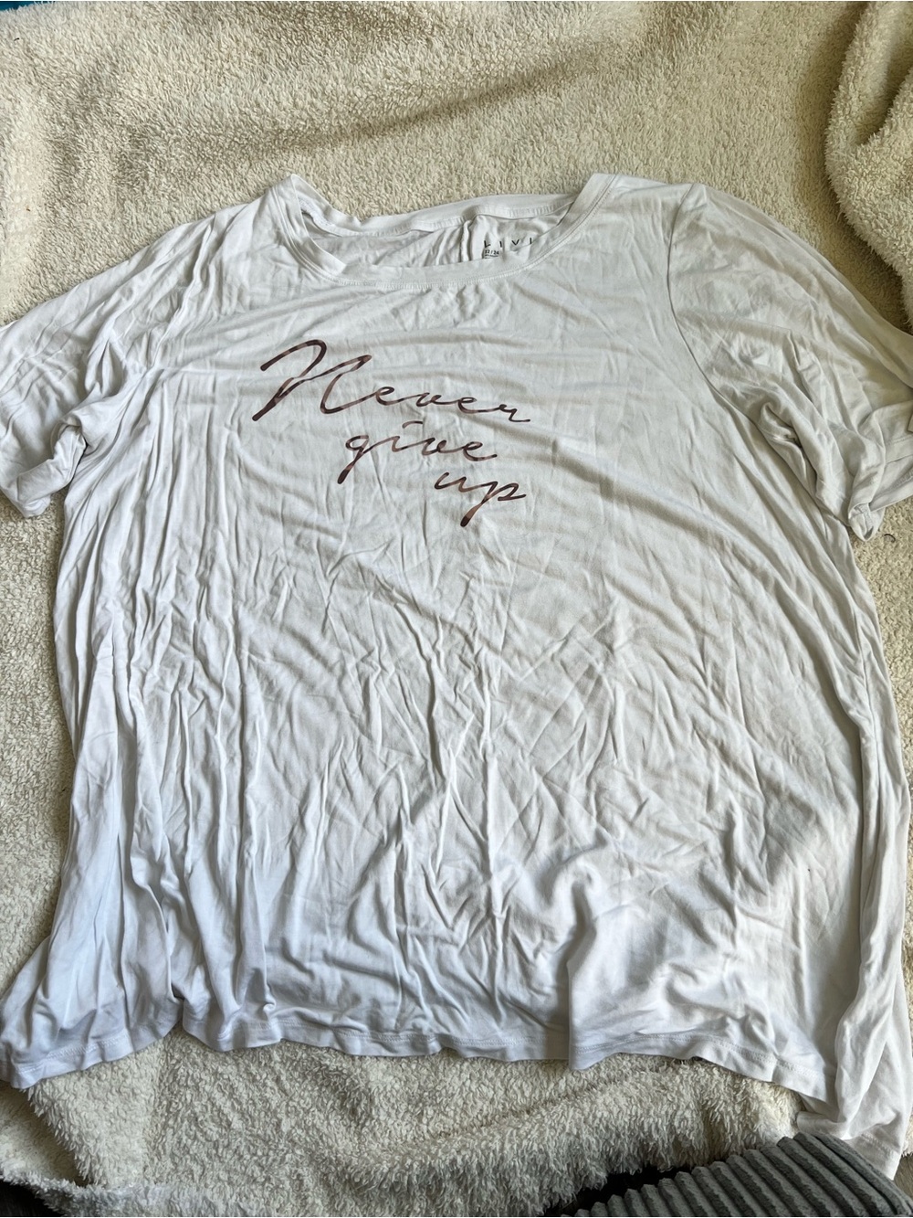 LIVI Active White Graphic Tee - "Never Give Up"